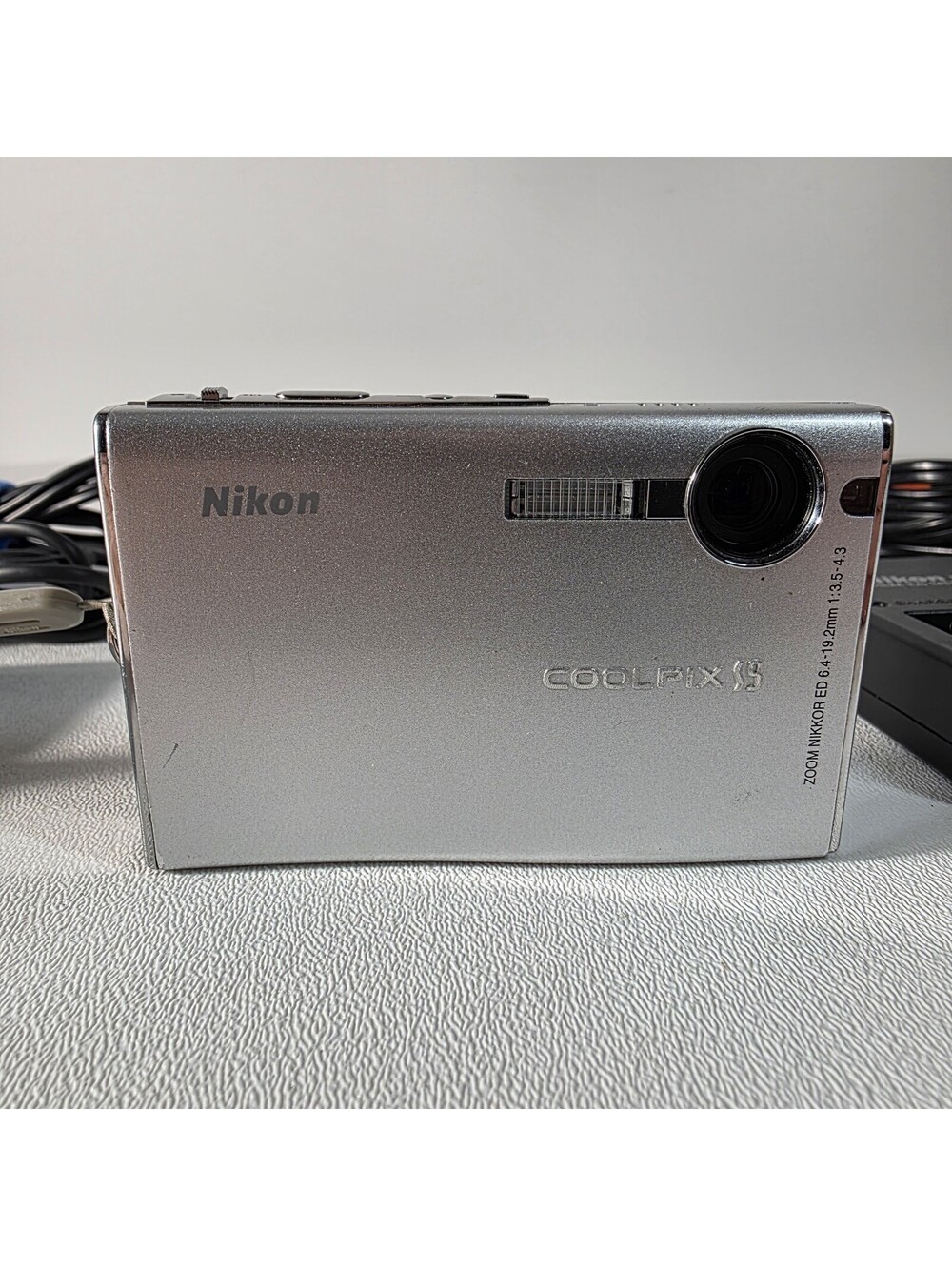 Nikon Coolpix S9 6.1MP Digital Point & Shoot Camera Silver Bundle Tested